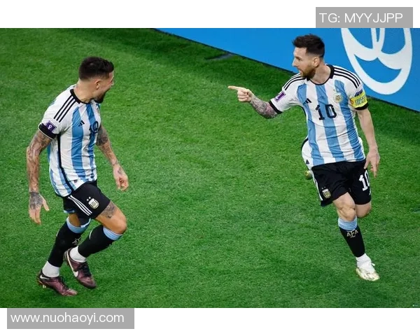 足球场上舞动的天才球星是谁？他的舞步征服了全世界球迷的心